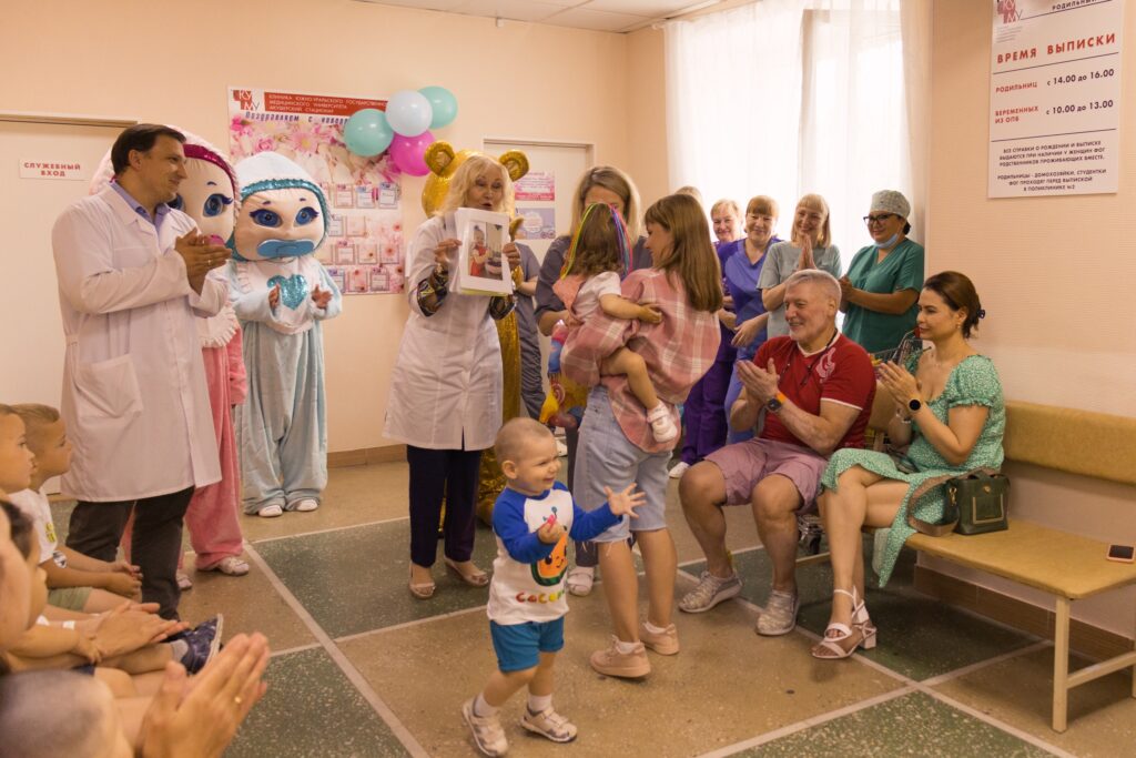 В Клинике ЮУГМУ наградили победителей фотоконкурса в честь Дня защиты детей