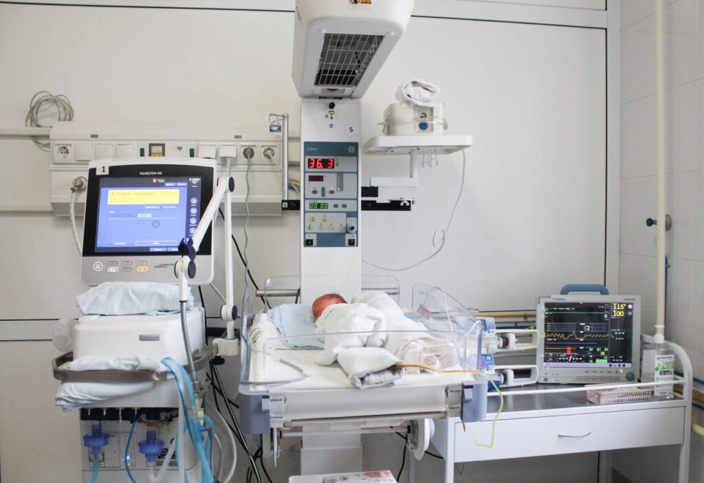 В родильный дом Клиники ЮУГМУ поступило новое оборудование для отделений реанимации и патологии новорождённых и недоношенных детей